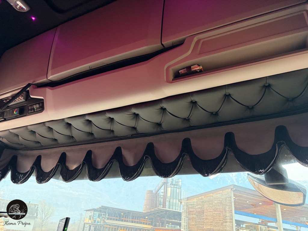 Capitonnage pare-soleil Scania NTG